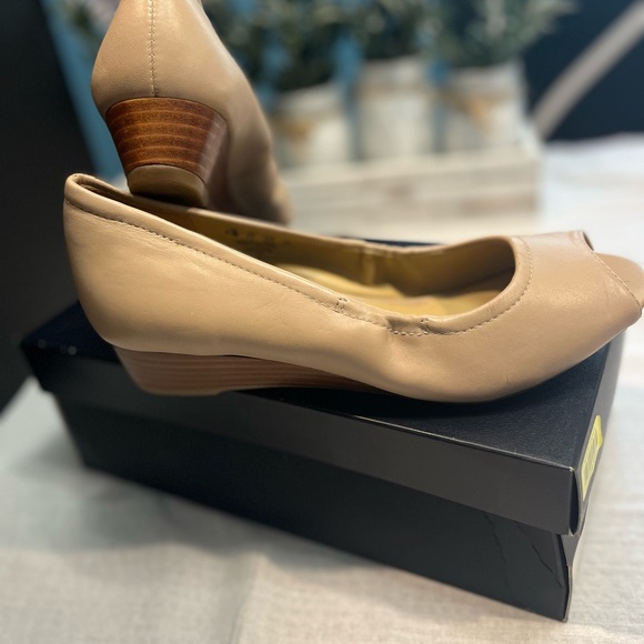 Naturalizer Cream Peep-Toe Wedges - Picture 5 of 9